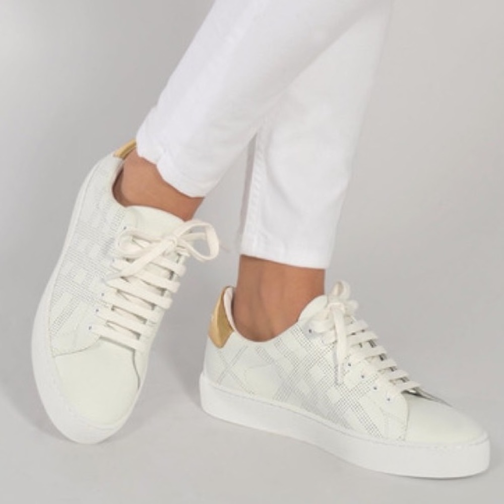 🌸Burberry Perforated Shoes🌸